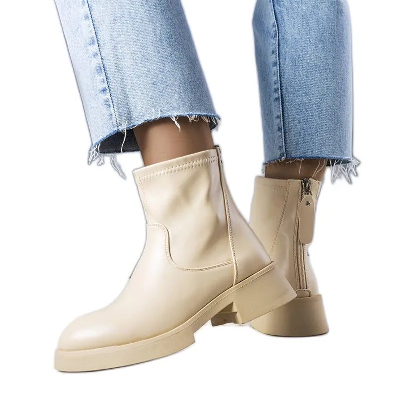 Beige classic Victoire boots