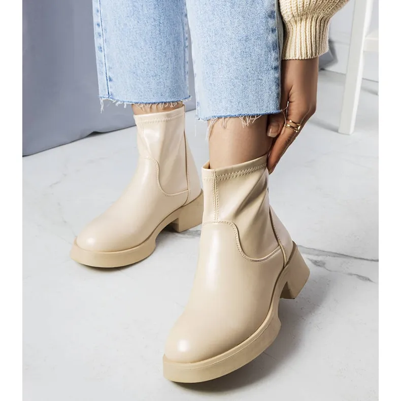 Beige classic Victoire boots