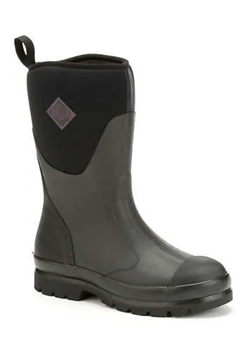 Black Chore Classic Short Boots by Muck Boots | Look Again