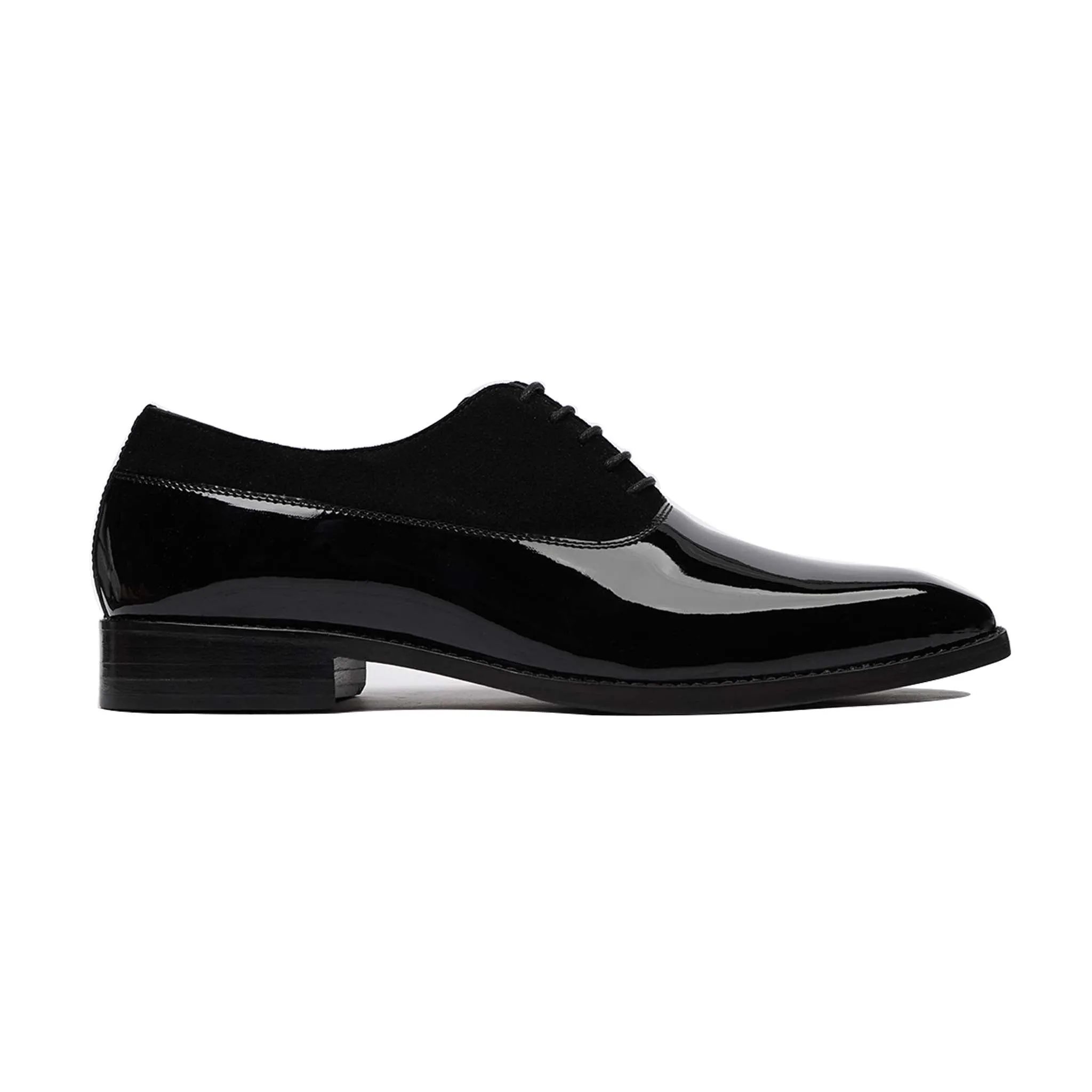 CAMENCA - Oxford Shoes featuring a Merging of Black Patent and Kid Suede