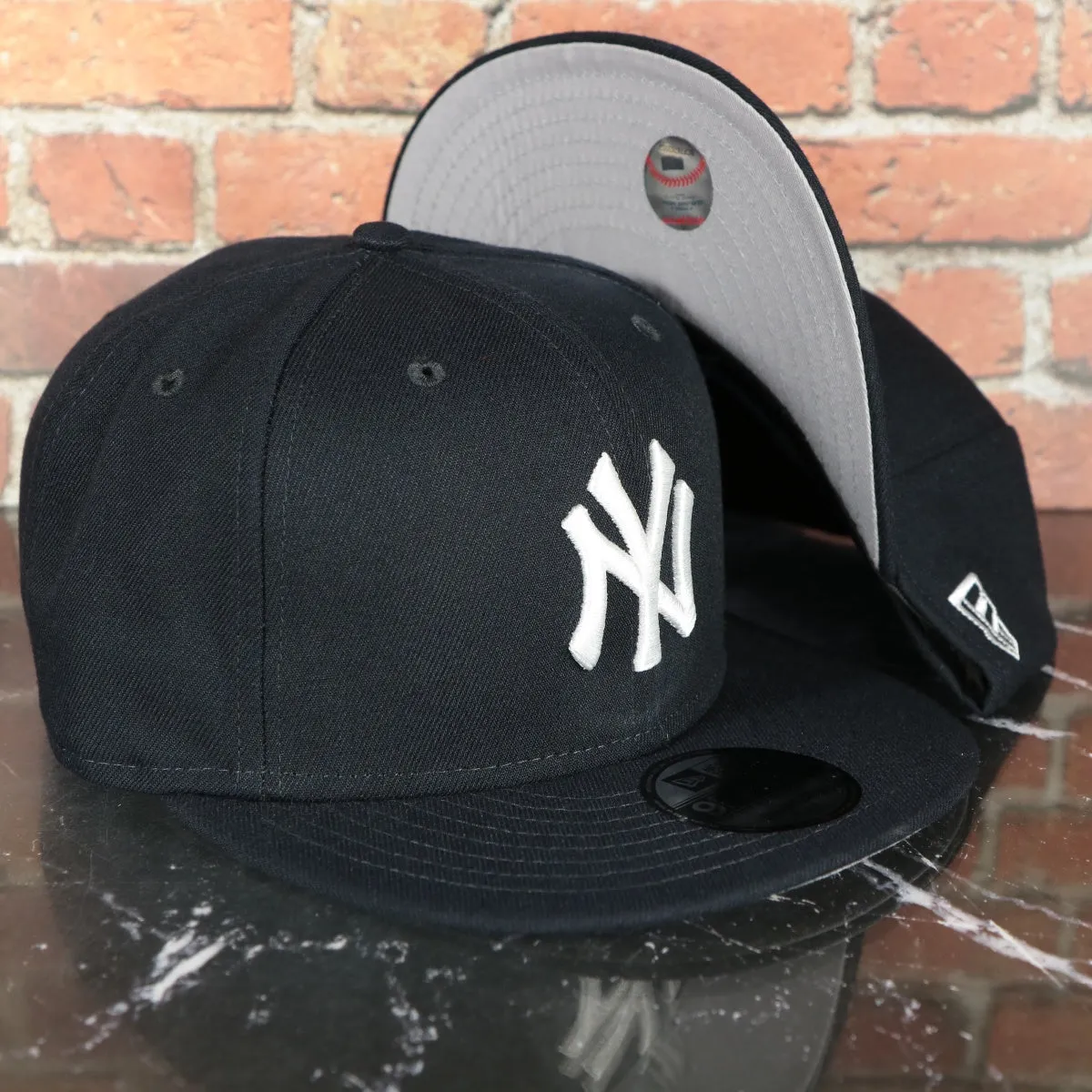 New York Yankees Navy Blue Snapback Cap with Gray Bottom | 9Fifty