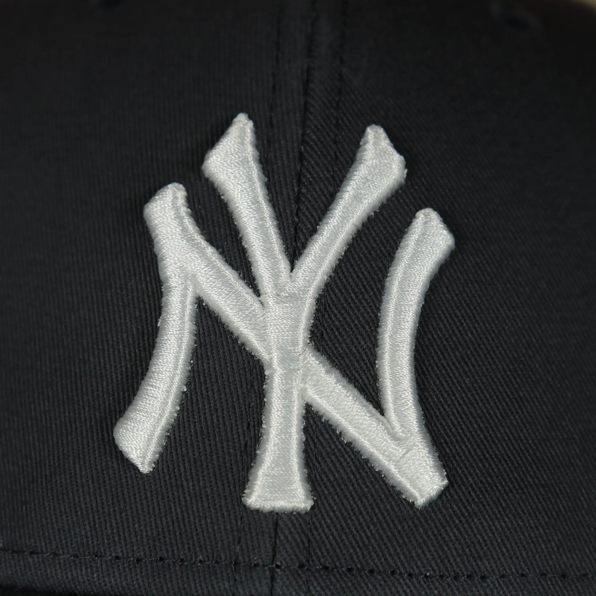 New York Yankees Navy Mesh Trucke Hat