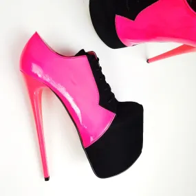 Pink and black platform high heels in Oxford style.