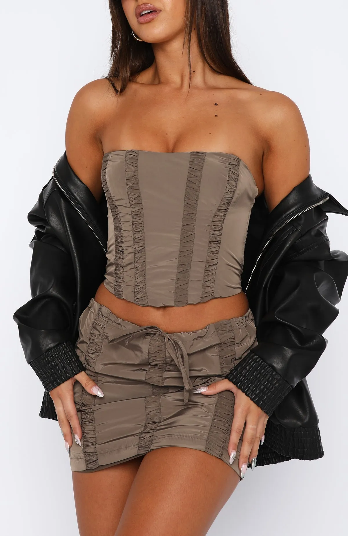 Taupe bustier - Between the lines